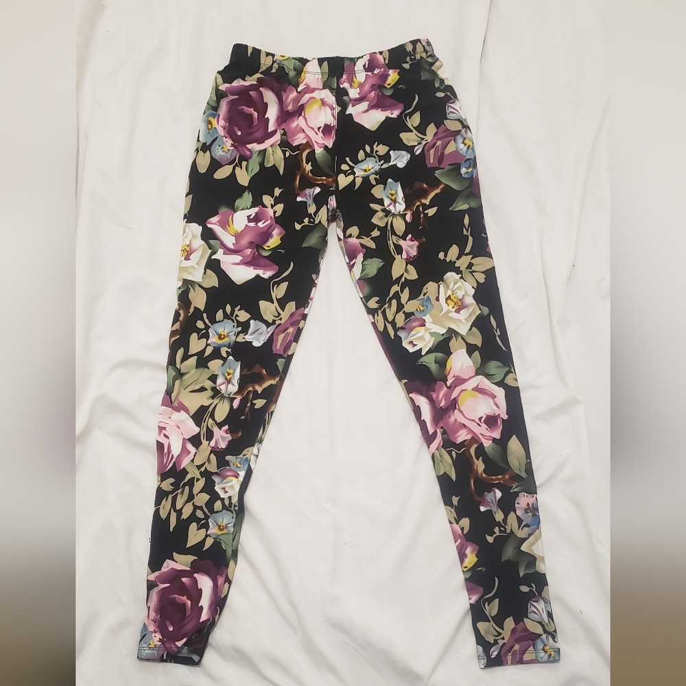 Eve Beige and White Patterned Fabric